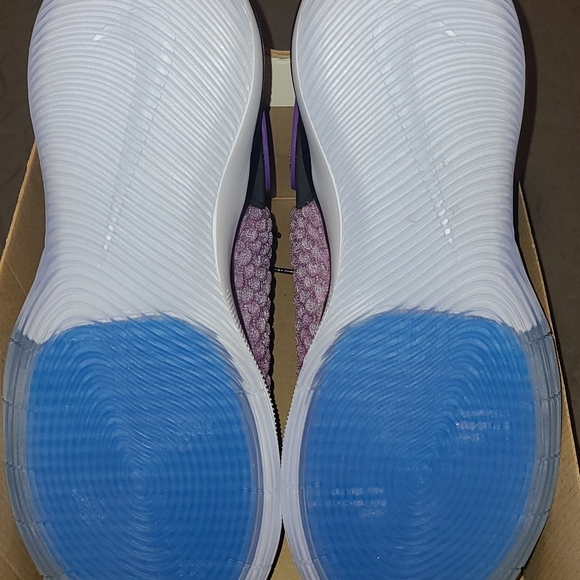 Athletic_Shoes